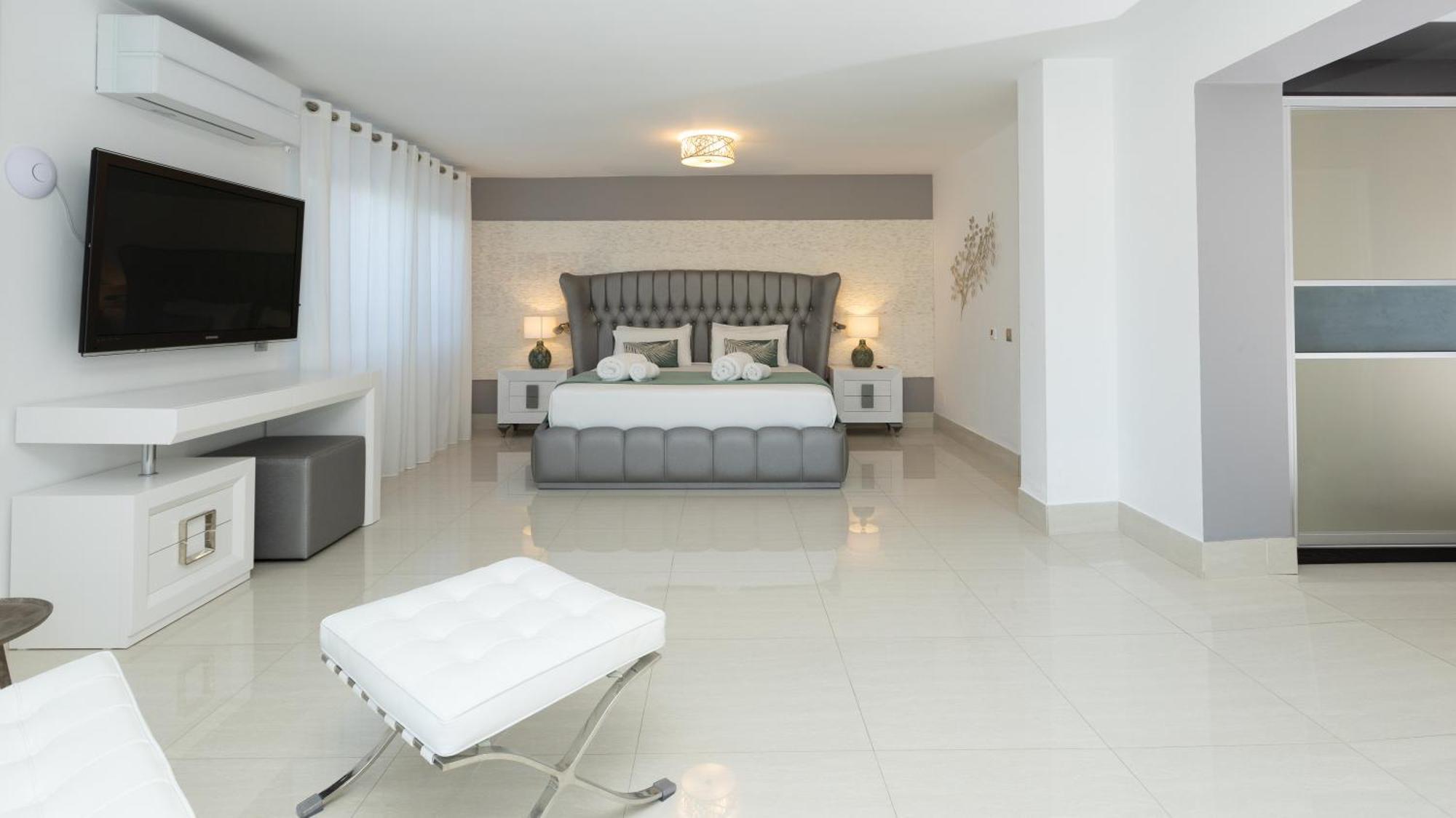 Dune, Luxury Villa, 5 Min Walk To The *